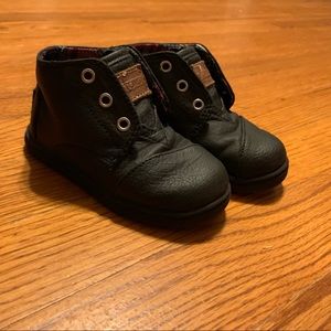 Toddler size 6 TOMS